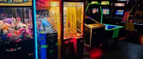 Arcade machines at Imagine 3D Mini Golf Gilbert