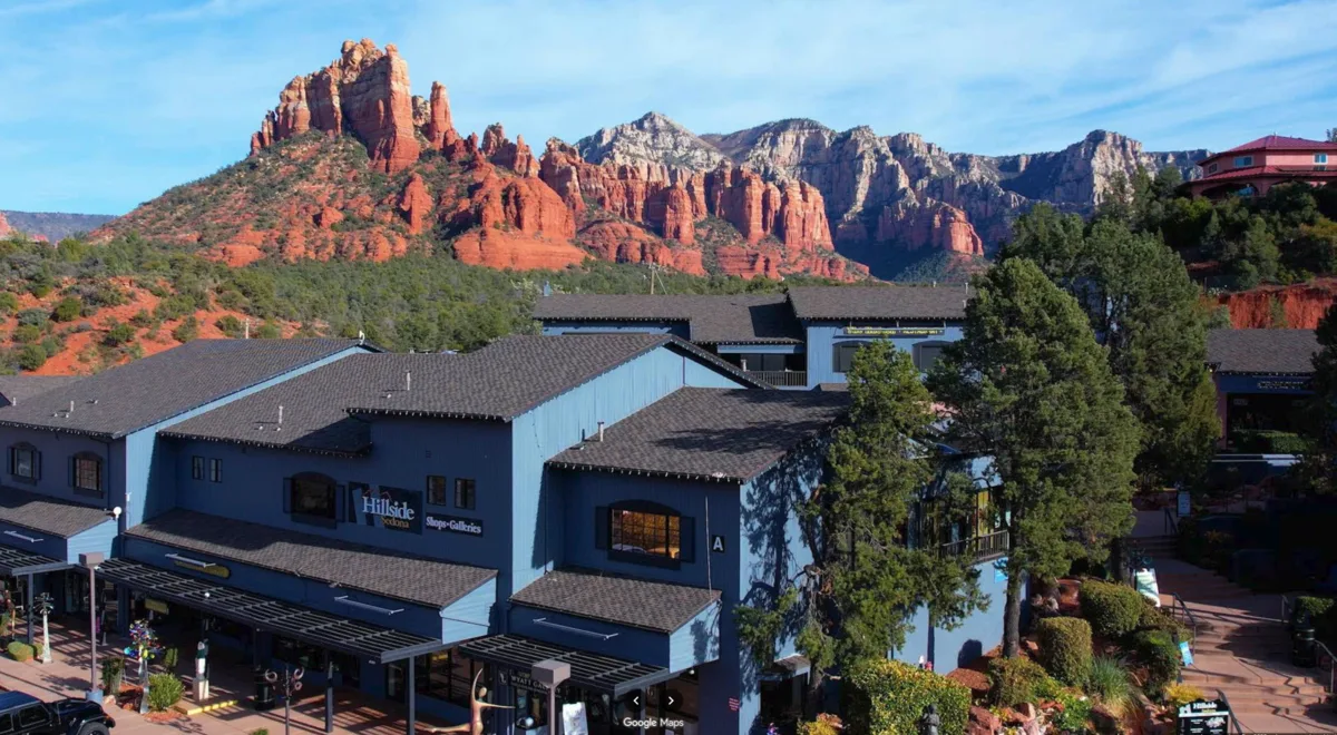 Imagine 3D Mini Golf Sedona at Hillside Sedona Shopping Center with red rocks behind it