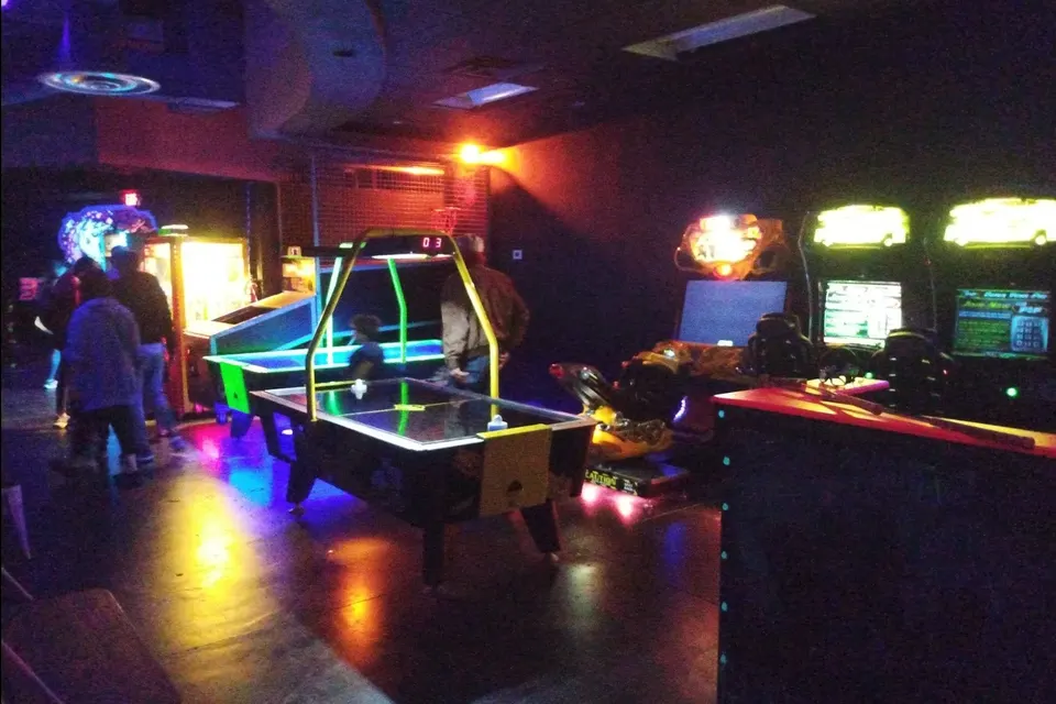 Glowing 3D course room at Imagine 3D Mini Golf Gilbert