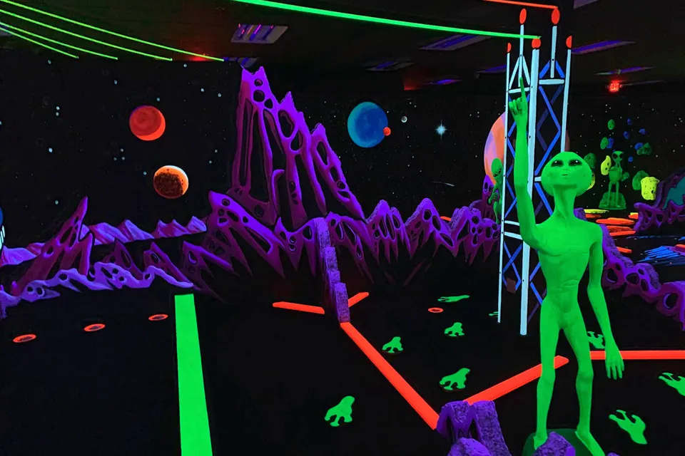 Glowing 3D mural detail at Imagine 3D Mini Golf Scottsdale