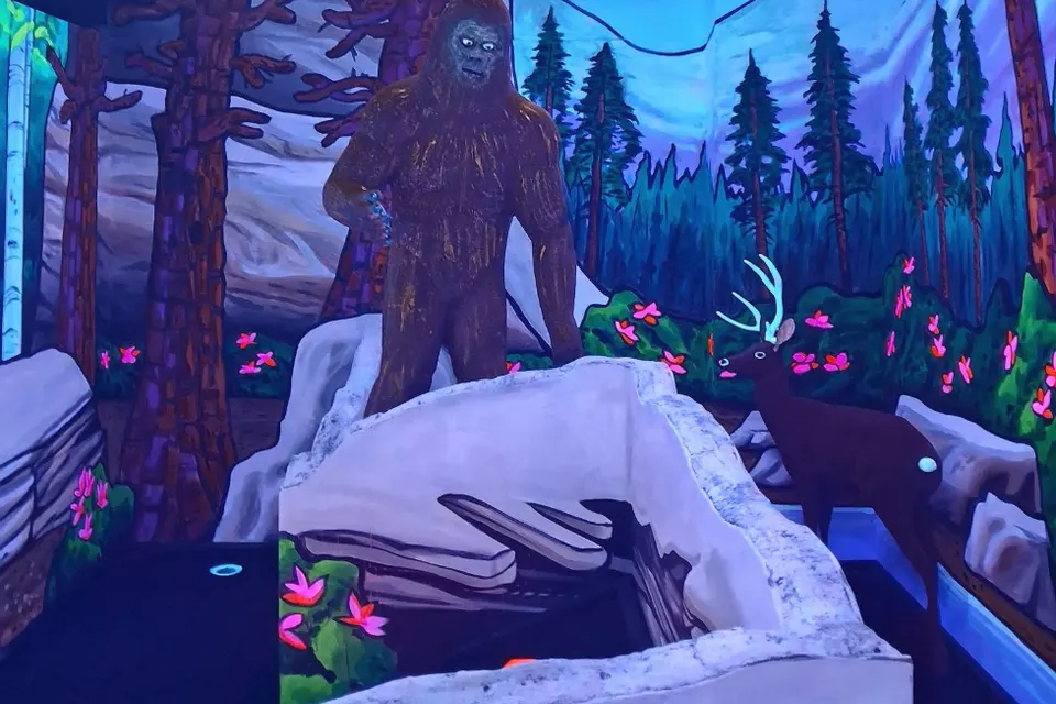 Glowing blacklight canyon scene at Imagine 3D Mini Golf Sedona