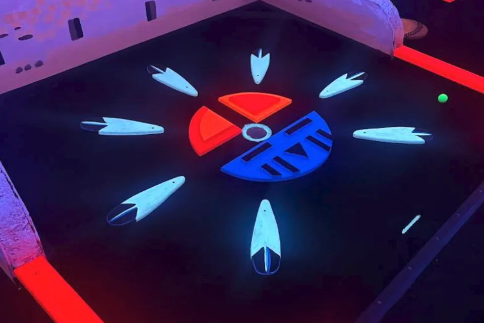 Sedona course hole with pueblo walls and glowing arrow target