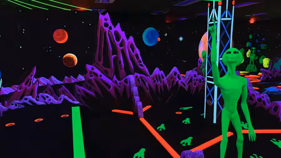 Alien landscape hole at Imagine 3D Mini Golf Scottsdale