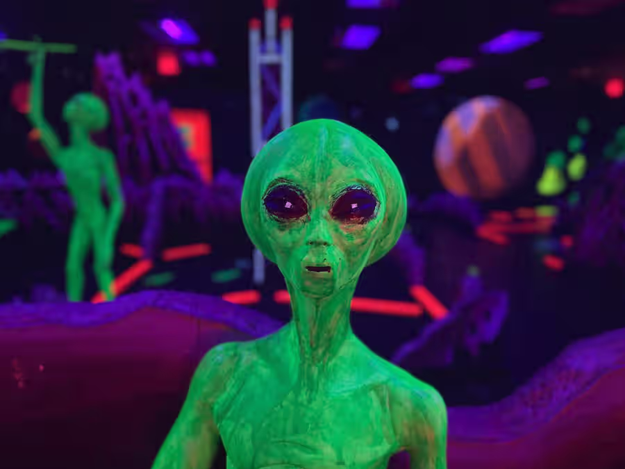 Close-up alien statue portrait on the space-themed course at Scottsdale